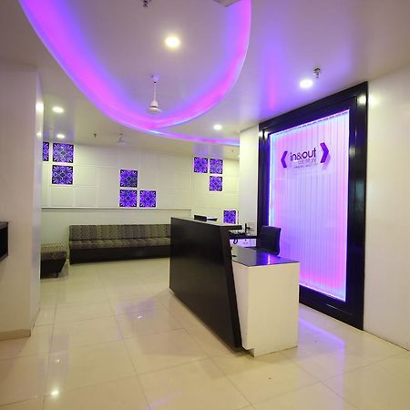 Jackpot Room In & Out Dormitory อาเมดาบัด ภายนอก รูปภาพ