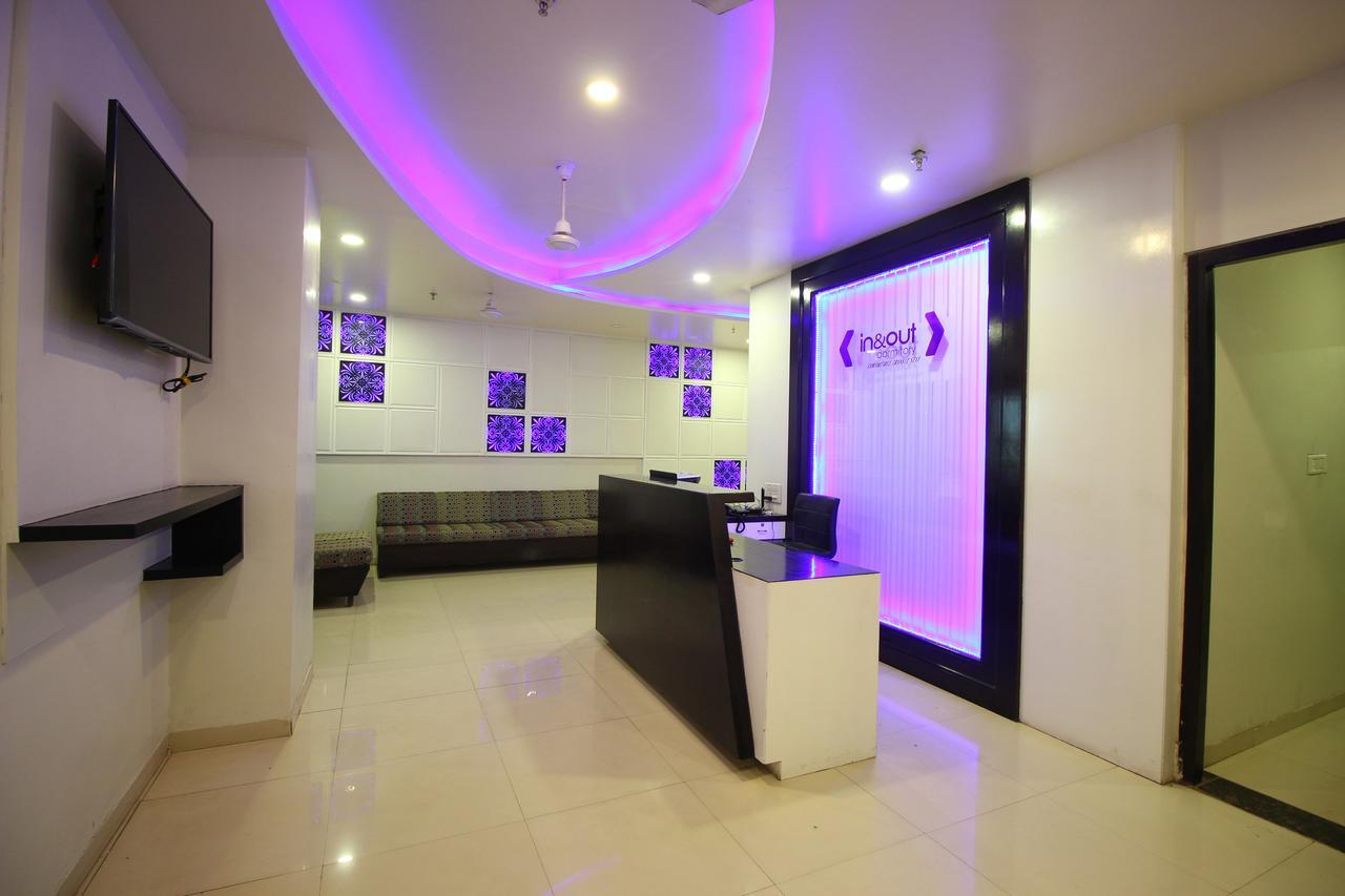 Jackpot Room In & Out Dormitory อาเมดาบัด ภายนอก รูปภาพ