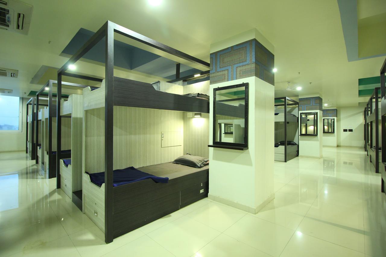 Jackpot Room In & Out Dormitory อาเมดาบัด ภายนอก รูปภาพ