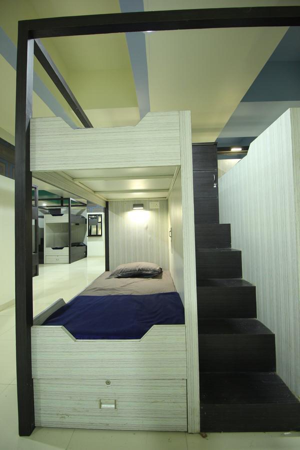 Jackpot Room In & Out Dormitory อาเมดาบัด ภายนอก รูปภาพ