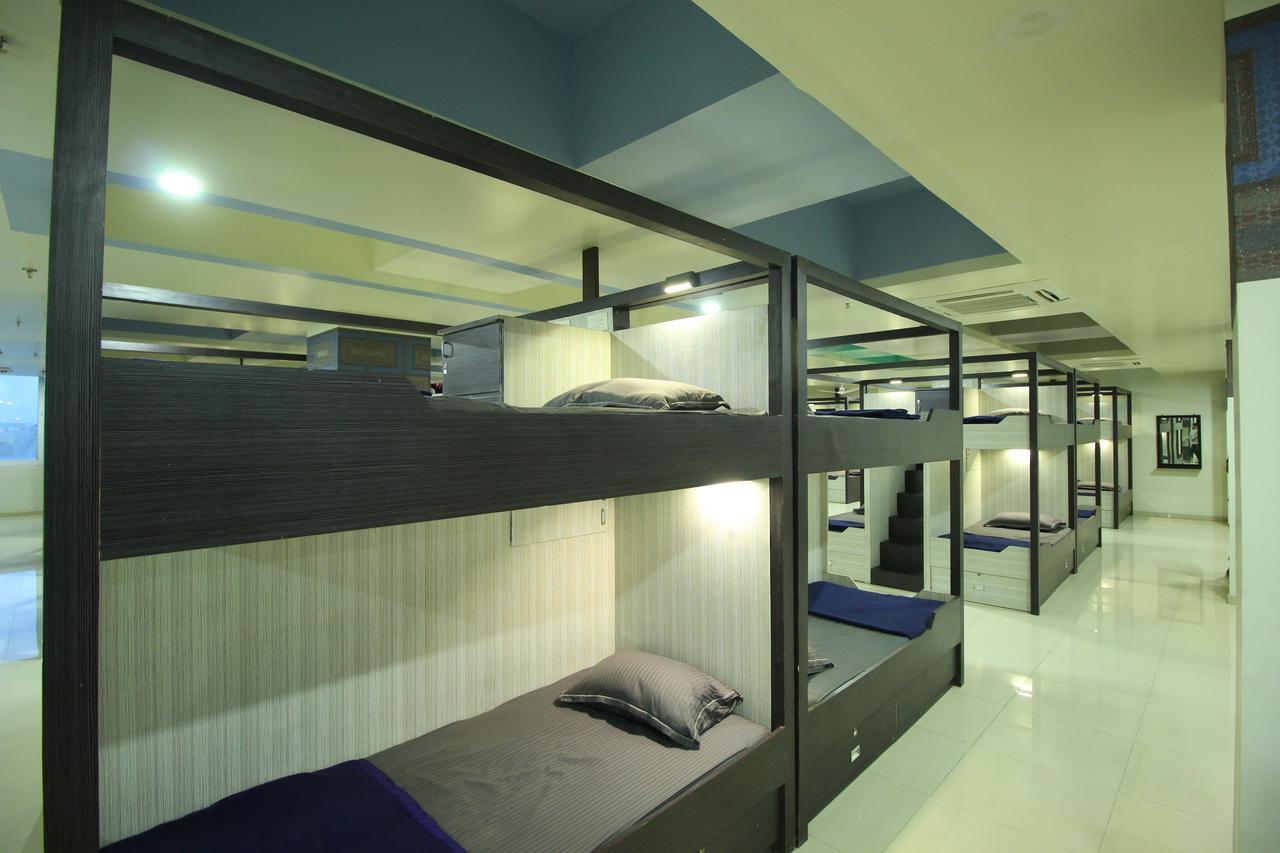 Jackpot Room In & Out Dormitory อาเมดาบัด ภายนอก รูปภาพ