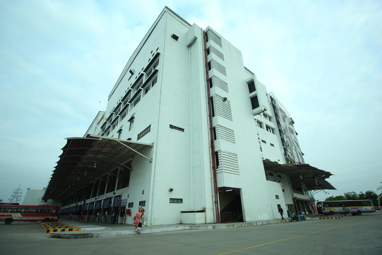 Jackpot Room In & Out Dormitory อาเมดาบัด ภายนอก รูปภาพ