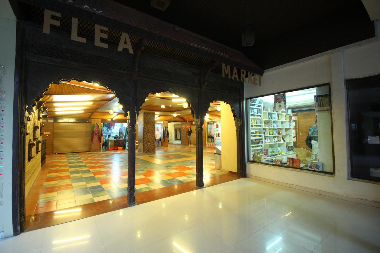 Jackpot Room In & Out Dormitory อาเมดาบัด ภายนอก รูปภาพ